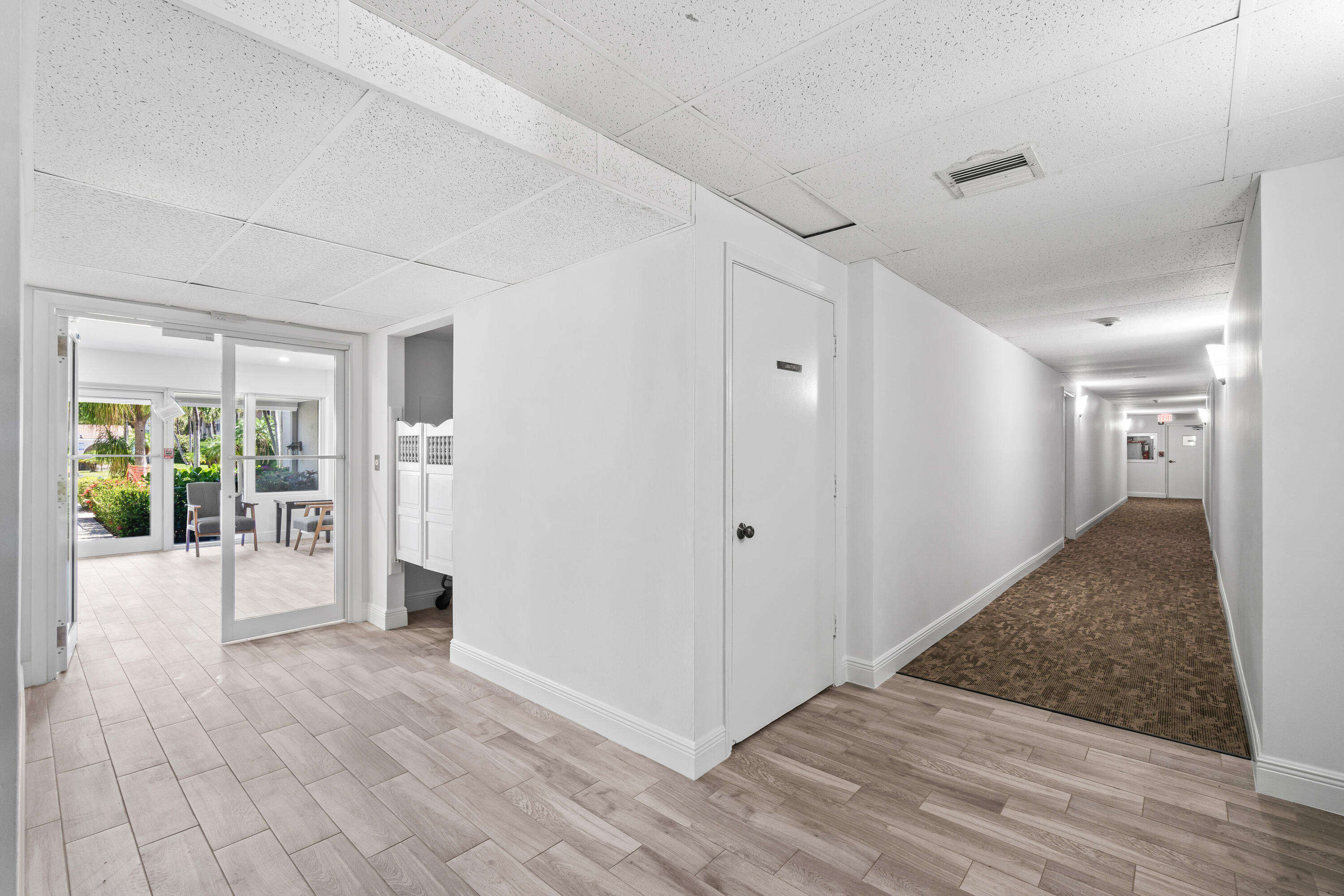 250 Northeast 20th Street, Unit 1220 Boca Raton, FL 33431 - Photo 5 of 25 004-250Northeast20thStreet-122-BocaRaton