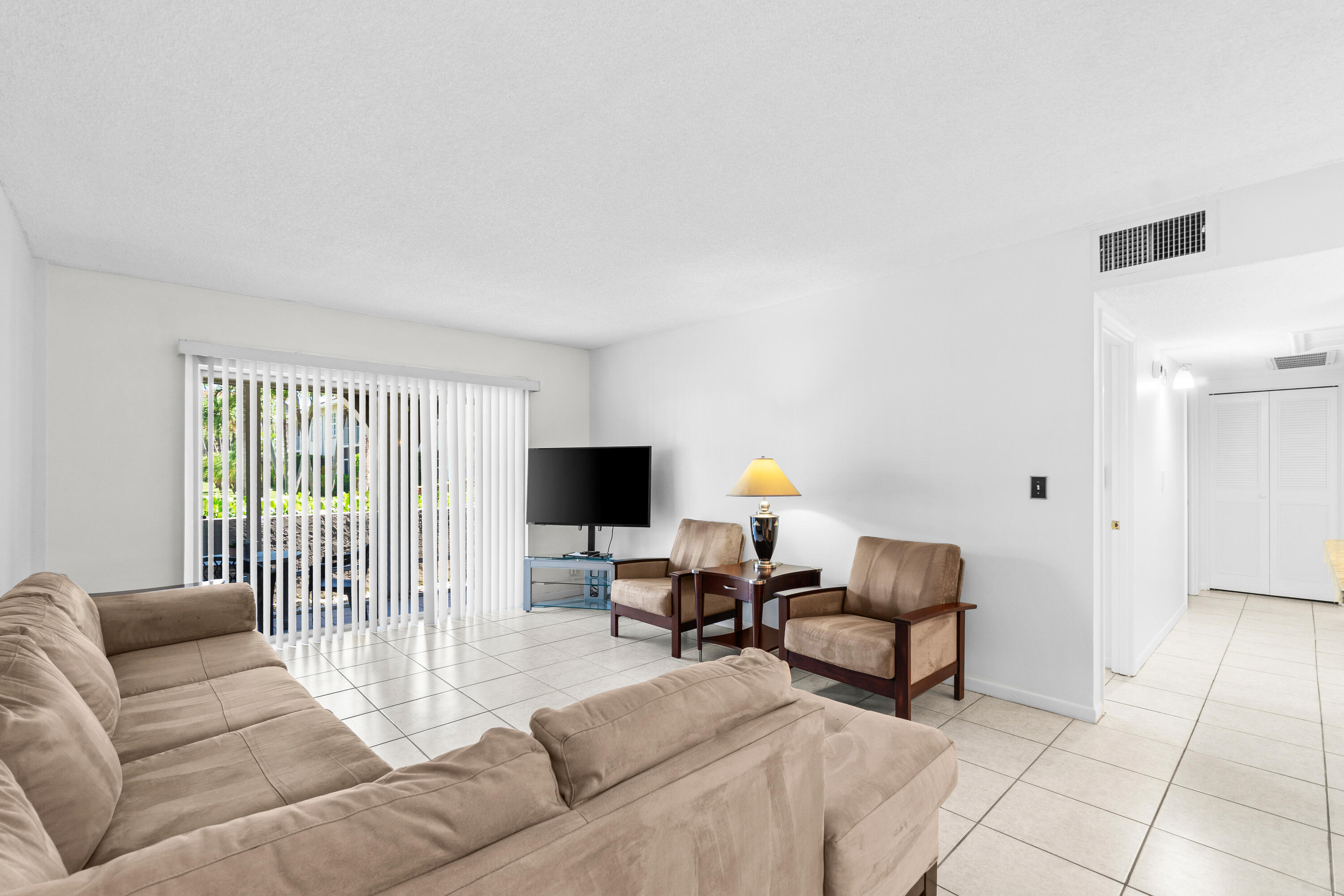 250 Northeast 20th Street, Unit 1220 Boca Raton, FL 33431 - Photo 10 of 25 007-250Northeast20thStreet-122-BocaRaton