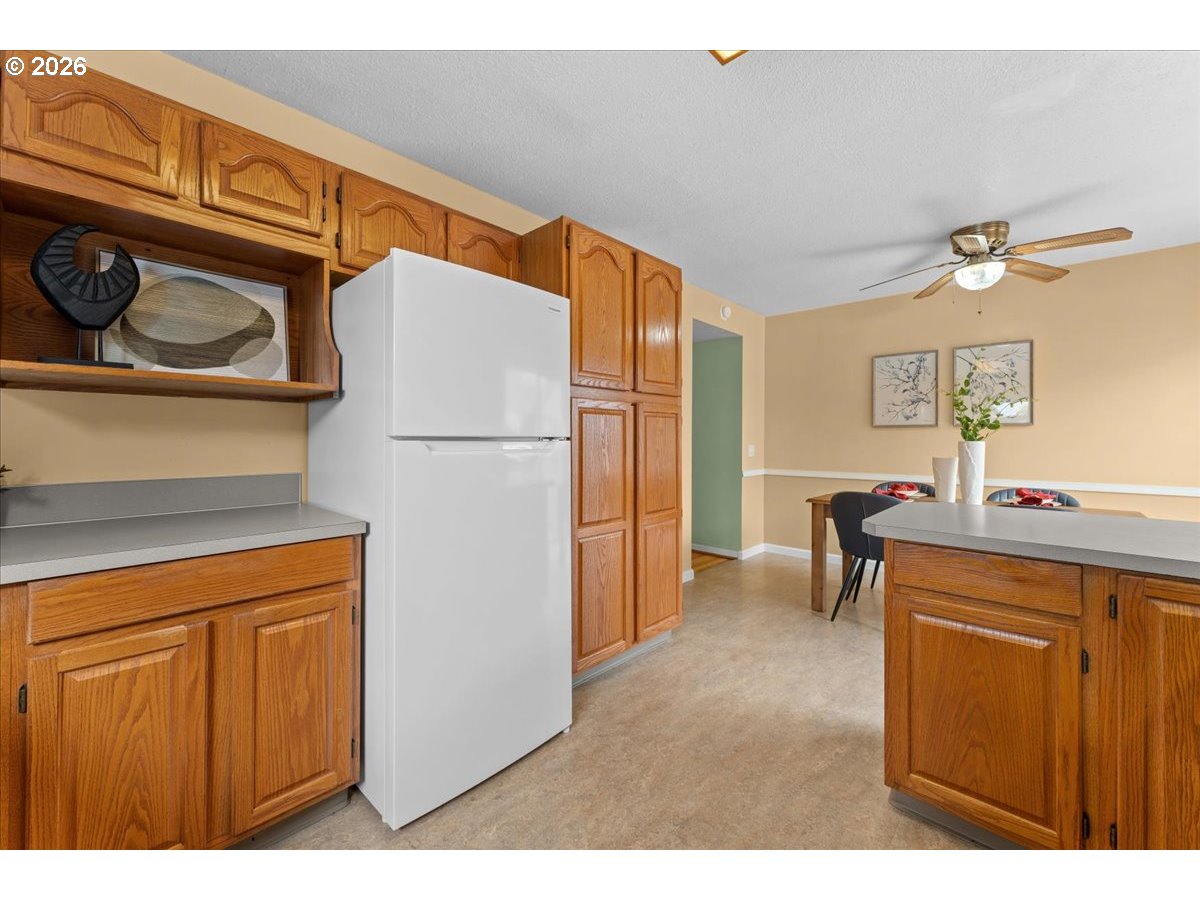 7413 Southeast Pine Street Portland, OR 97215 - Photo 11 of 48