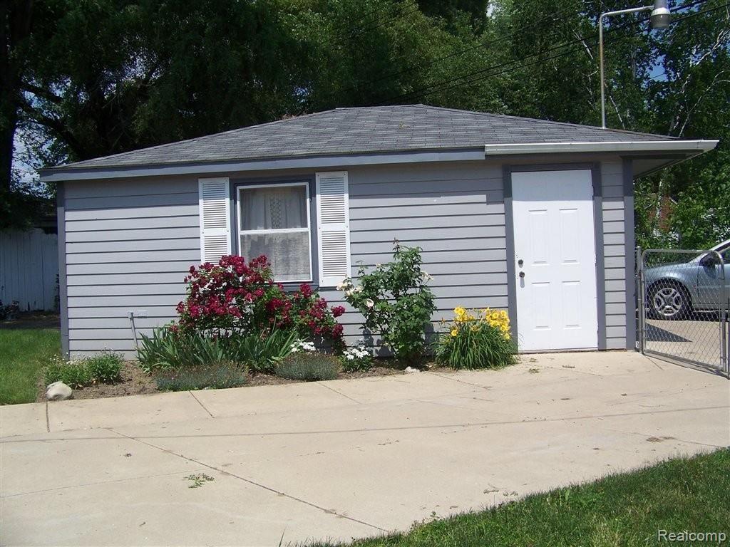 7633 Pardee Road Taylor, MI 48180 - Photo 19 of 20 023.JPG
