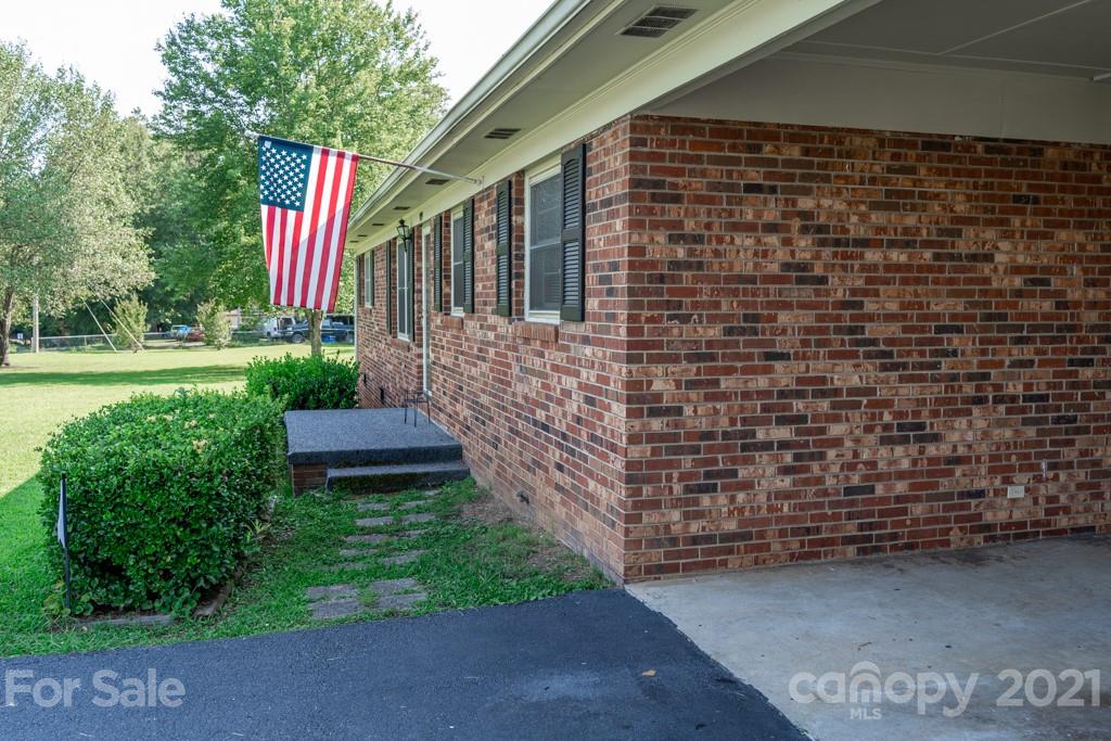 909 Kiser Dairy Road Dallas, NC 28034 - Photo 2 of 44 Gallery Image 2