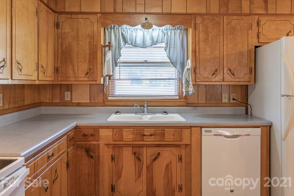 909 Kiser Dairy Road Dallas, NC 28034 - Photo 13 of 44 Gallery Image 13