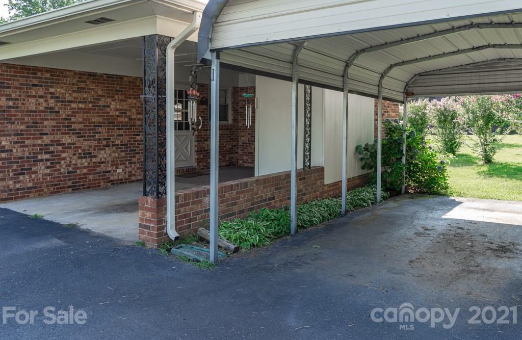 909 Kiser Dairy Road Dallas, NC 28034 - Photo 3 of 44 Gallery Image 3