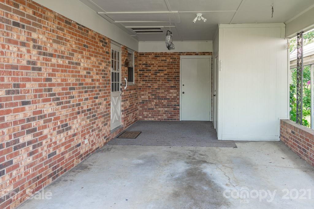 909 Kiser Dairy Road Dallas, NC 28034 - Photo 4 of 44 Gallery Image 4