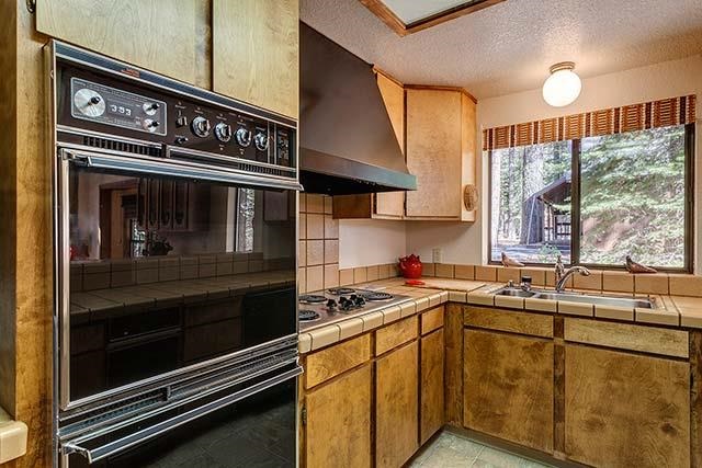 11401 Chamonix Road Truckee, CA 96161 - Photo 6 of 14 Gallery Image 6