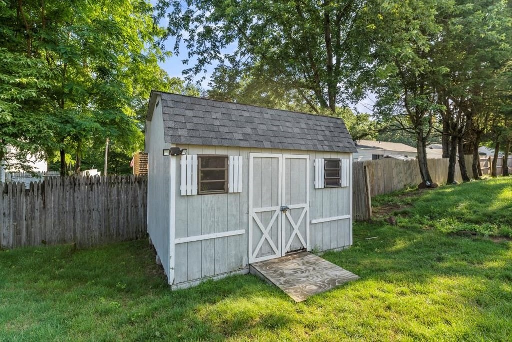 90 Fallston Street Springfield, MA 01119 - Photo 34 of 38 a backyard of a house with table and chairs
