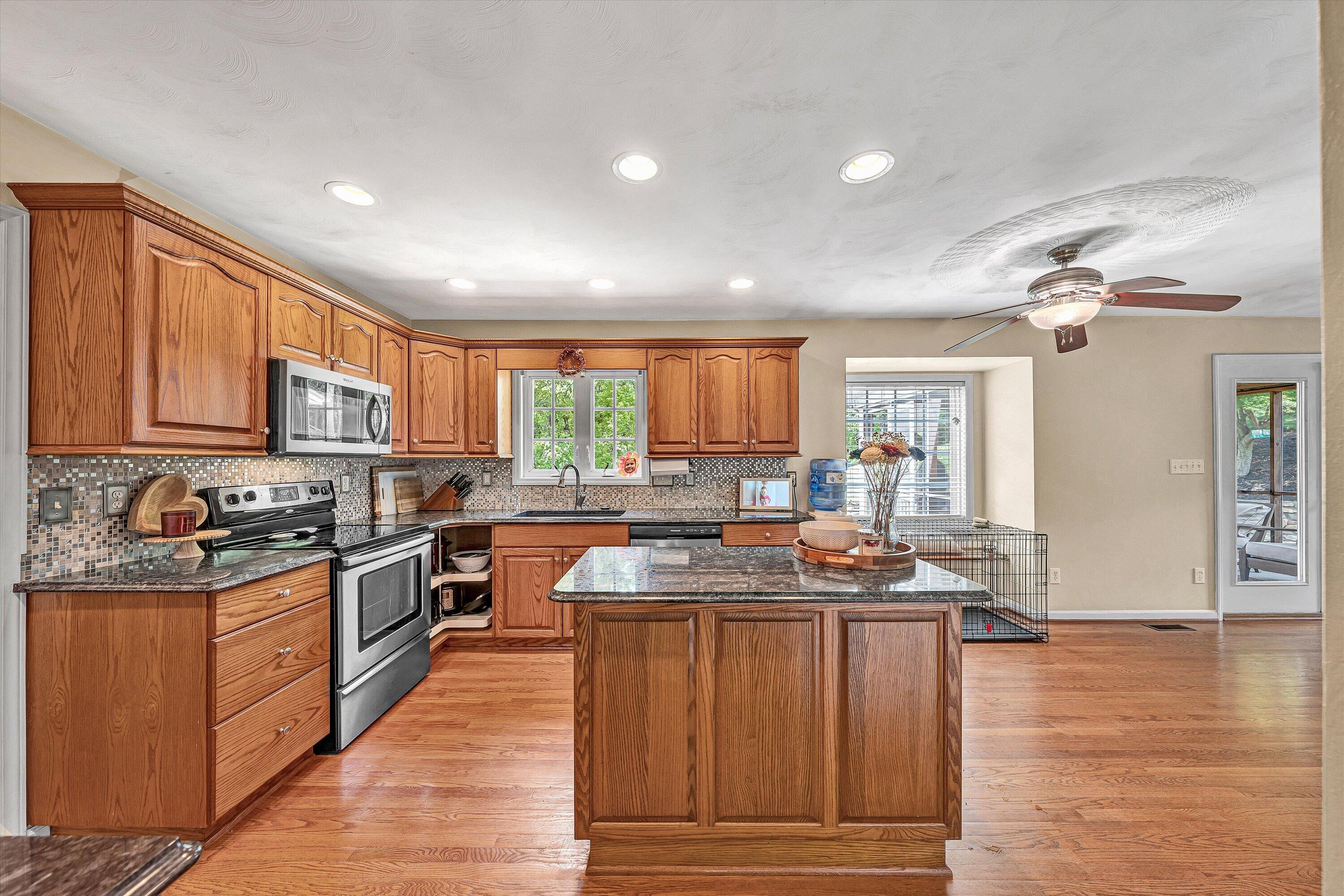3808 Rte 3004 Roanoke, VA 24012 - Photo 9 of 44 Kitchen