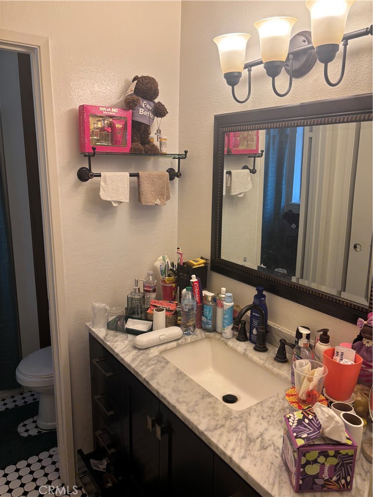 313 Mamie Street Ridgecrest, CA 93555 - Photo 23 of 33 Primary Bathroom