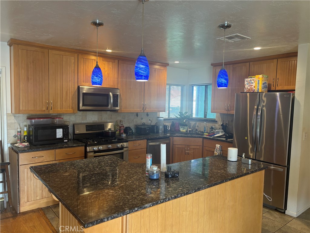 313 Mamie Street Ridgecrest, CA 93555 - Photo 8 of 33 Kitchen