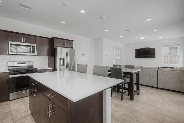 $525,000 | 1183 Ponderosa Way West, Madera, CA 93636