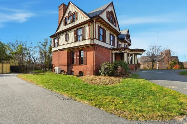 a view of a house with a yard