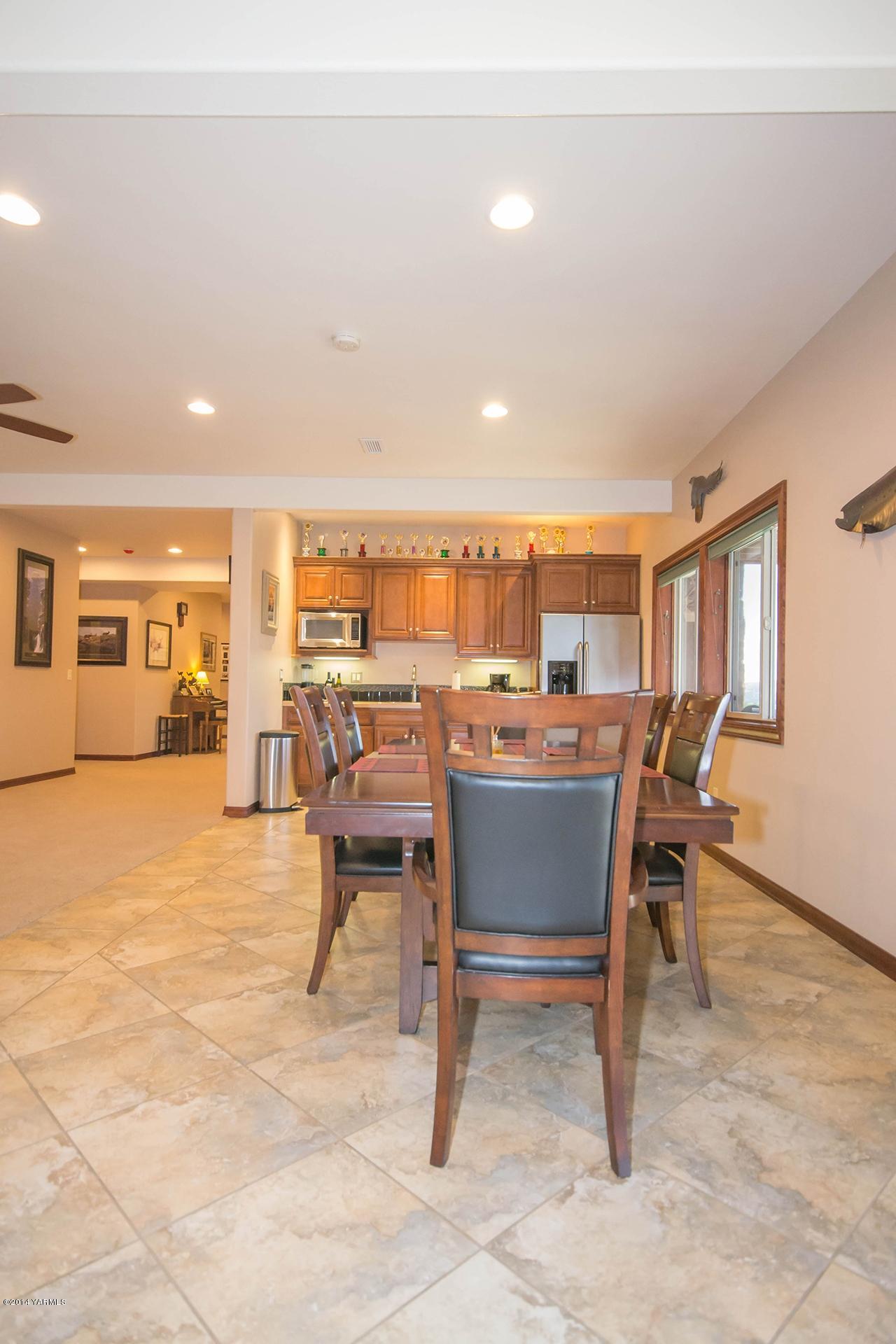 10600 Occidental Road Yakima, WA 98903 - Photo 20 of 40 a view of a dining room with furniture
