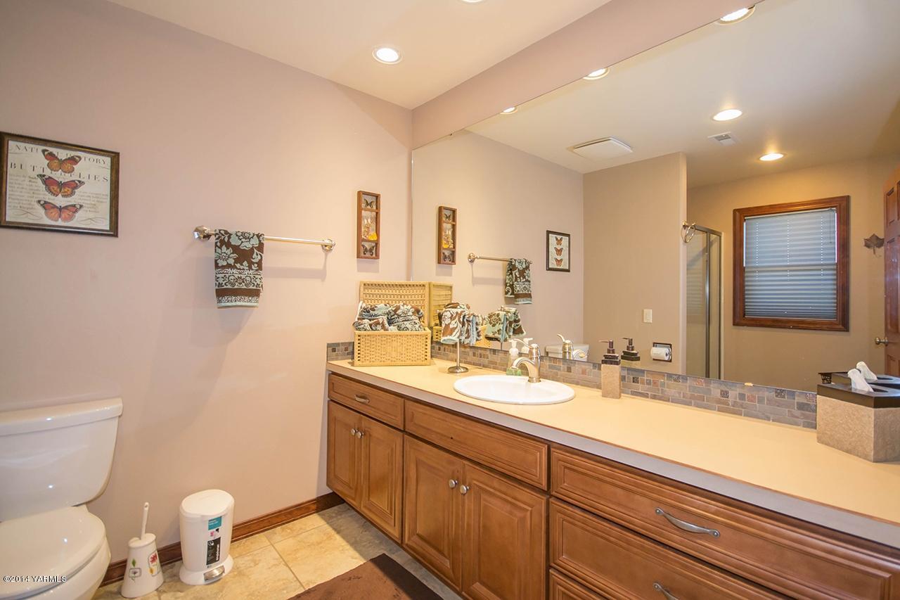 10600 Occidental Road Yakima, WA 98903 - Photo 25 of 40 a bathroom with a toilet sink double vanity and mirror