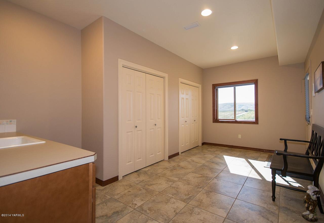 10600 Occidental Road Yakima, WA 98903 - Photo 27 of 40 a view of livingroom with hardwood