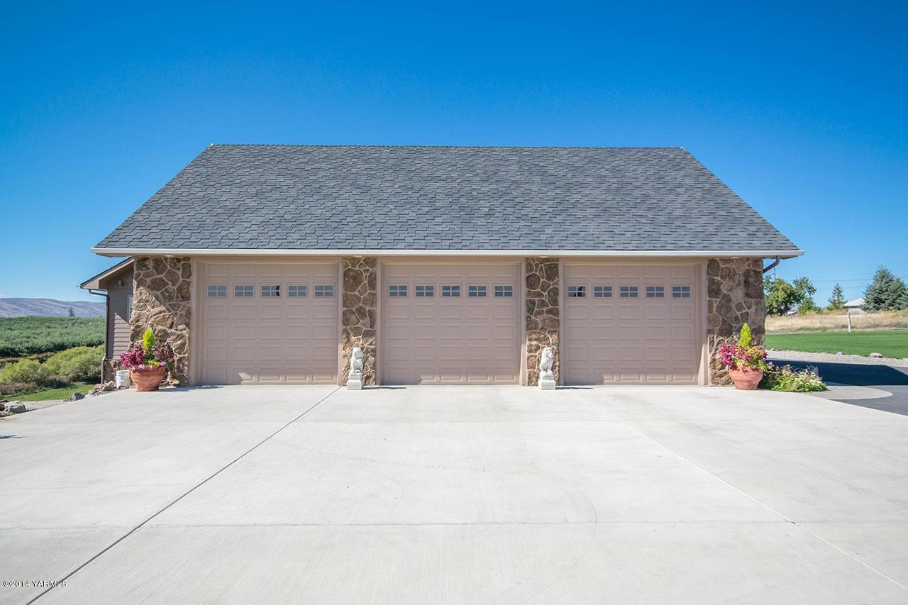 10600 Occidental Road Yakima, WA 98903 - Photo 4 of 40 a view of a house with a outdoor space