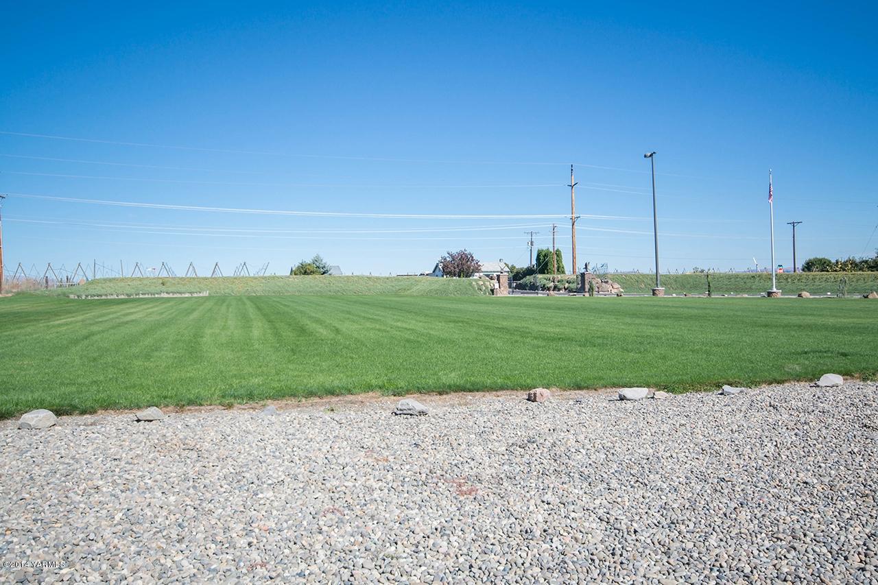 10600 Occidental Road Yakima, WA 98903 - Photo 37 of 40 a view of a field with a big yard and palm trees