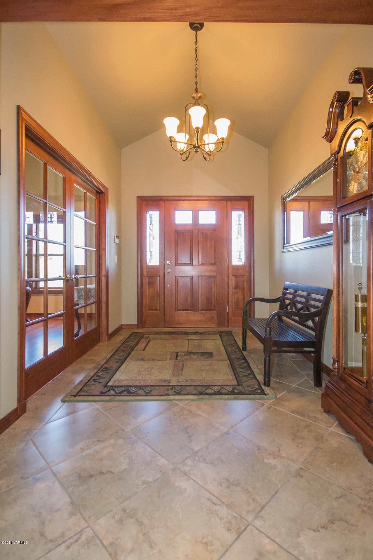10600 Occidental Road Yakima, WA 98903 - Photo 8 of 40 a view of lobby with a chandelier