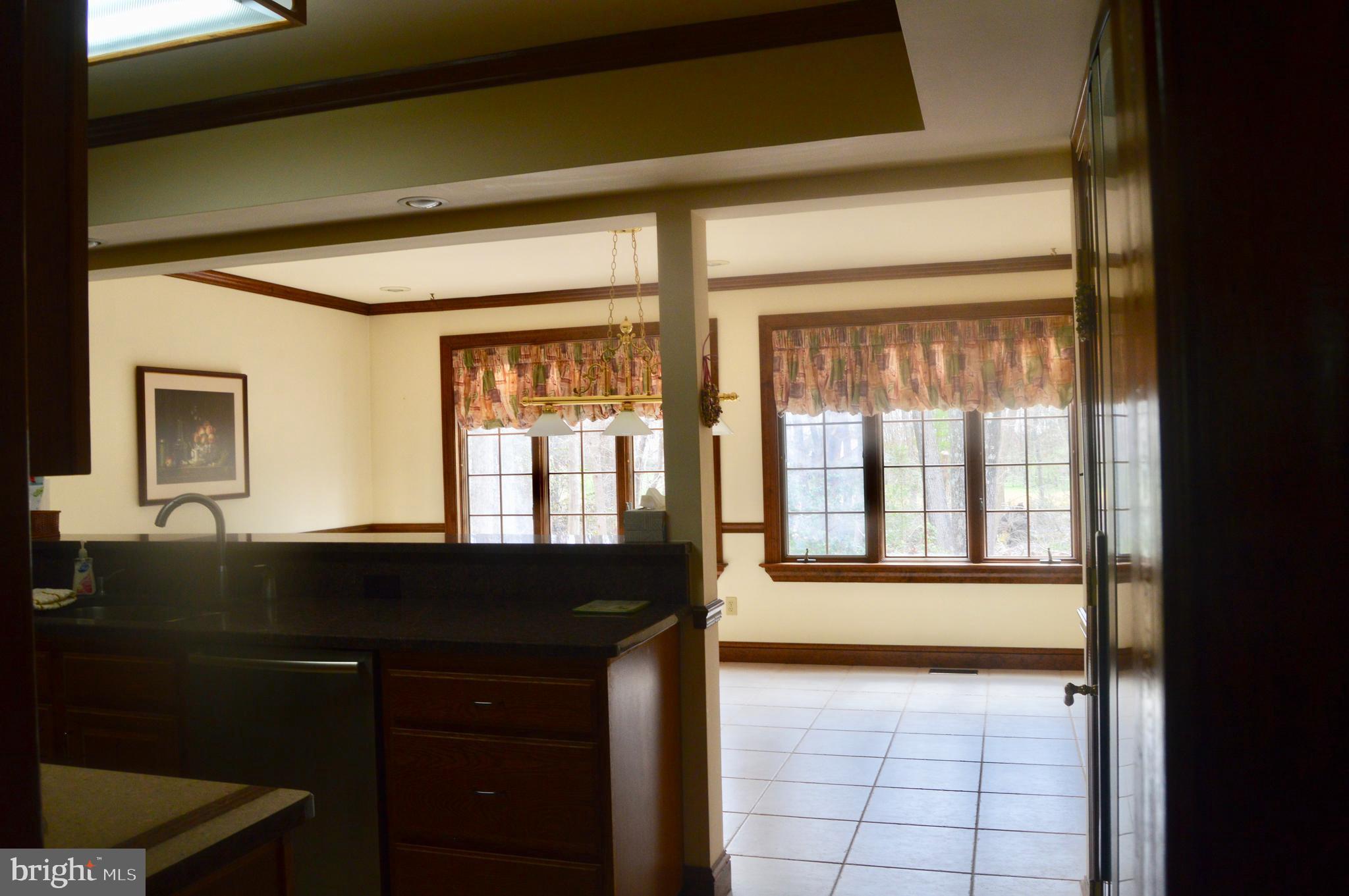 8 Kingswood Road Shamong, NJ 08088 - Photo 12 of 46 Kitchen/Breakfast room