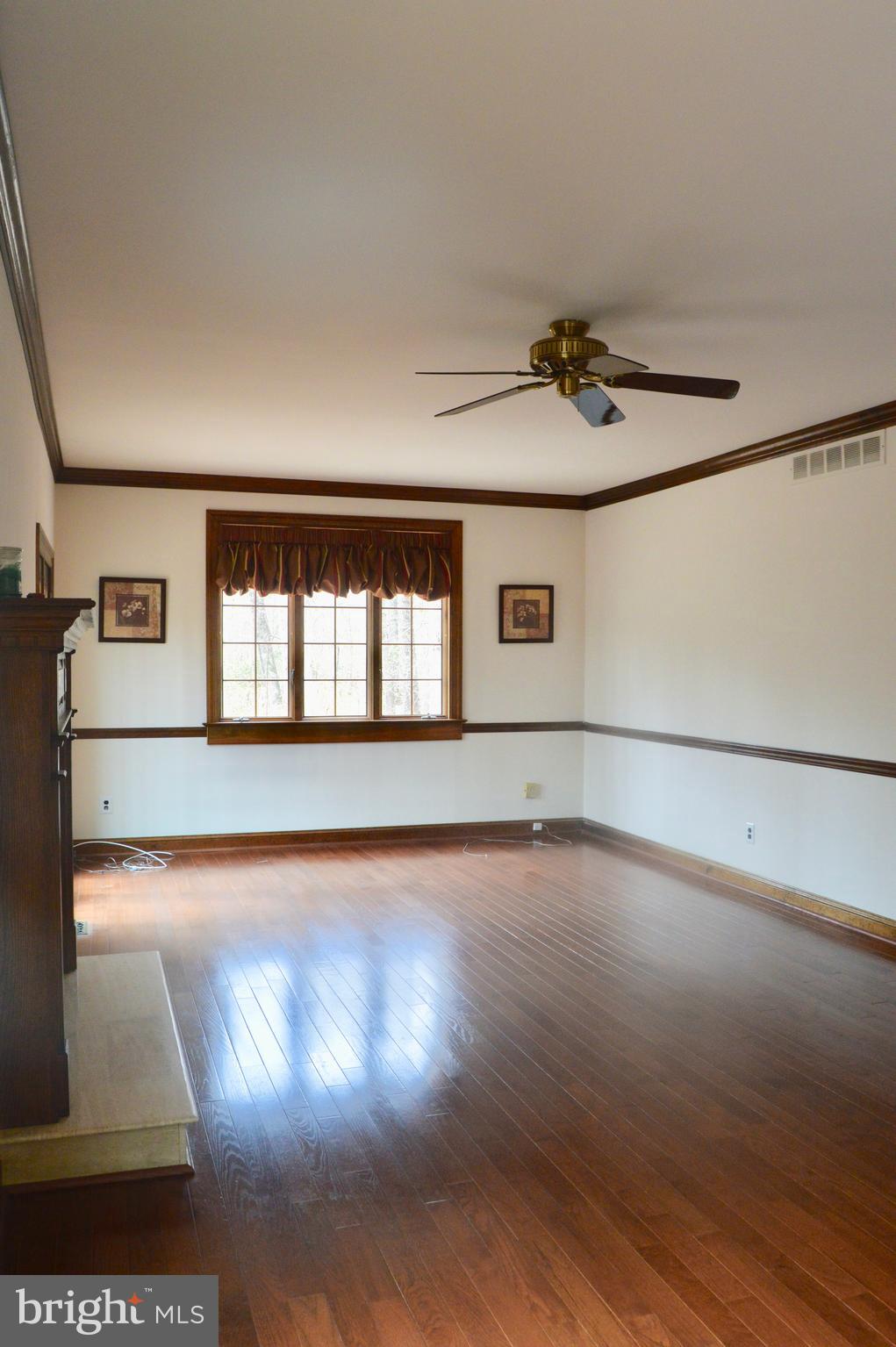 8 Kingswood Road Shamong, NJ 08088 - Photo 17 of 46 Family Room