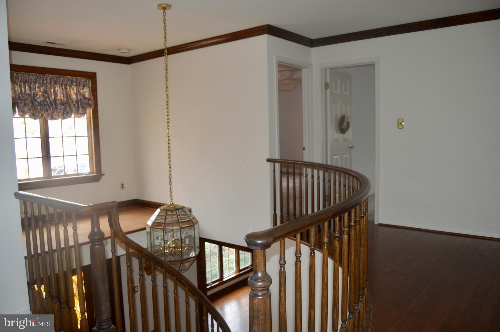 8 Kingswood Road Shamong, NJ 08088 - Photo 31 of 46 Upstairs Foyer