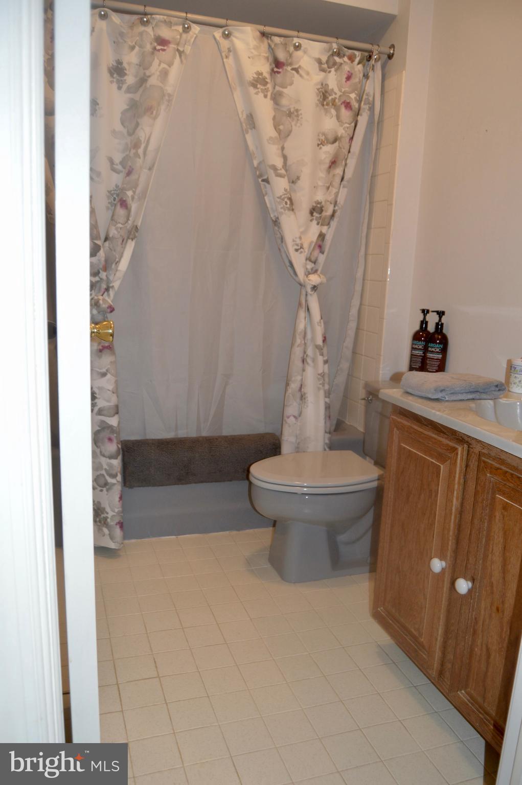8 Kingswood Road Shamong, NJ 08088 - Photo 40 of 46 Main upstairs bath