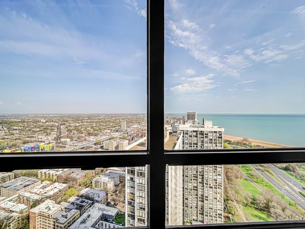 $1,750 | 5415 North Sheridan Road, Unit 4607, Chicago, IL 60640