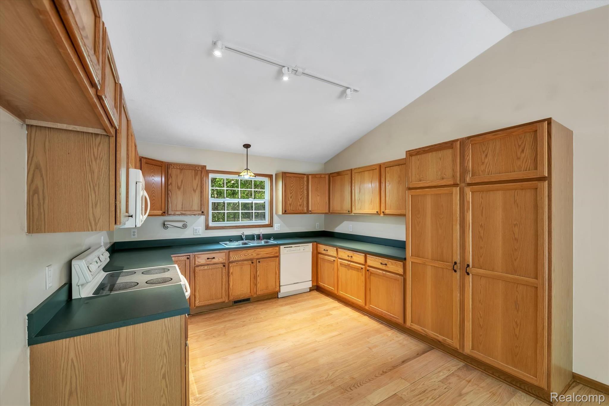522 South Hacker Road Brighton, MI 48114 - Photo 7 of 21 522 S. Hacker Rd - Kitchen