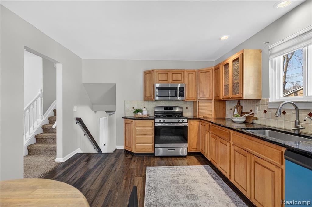 1155 Seabury Drive Lake Orion, MI 48362 - Photo 13 of 41