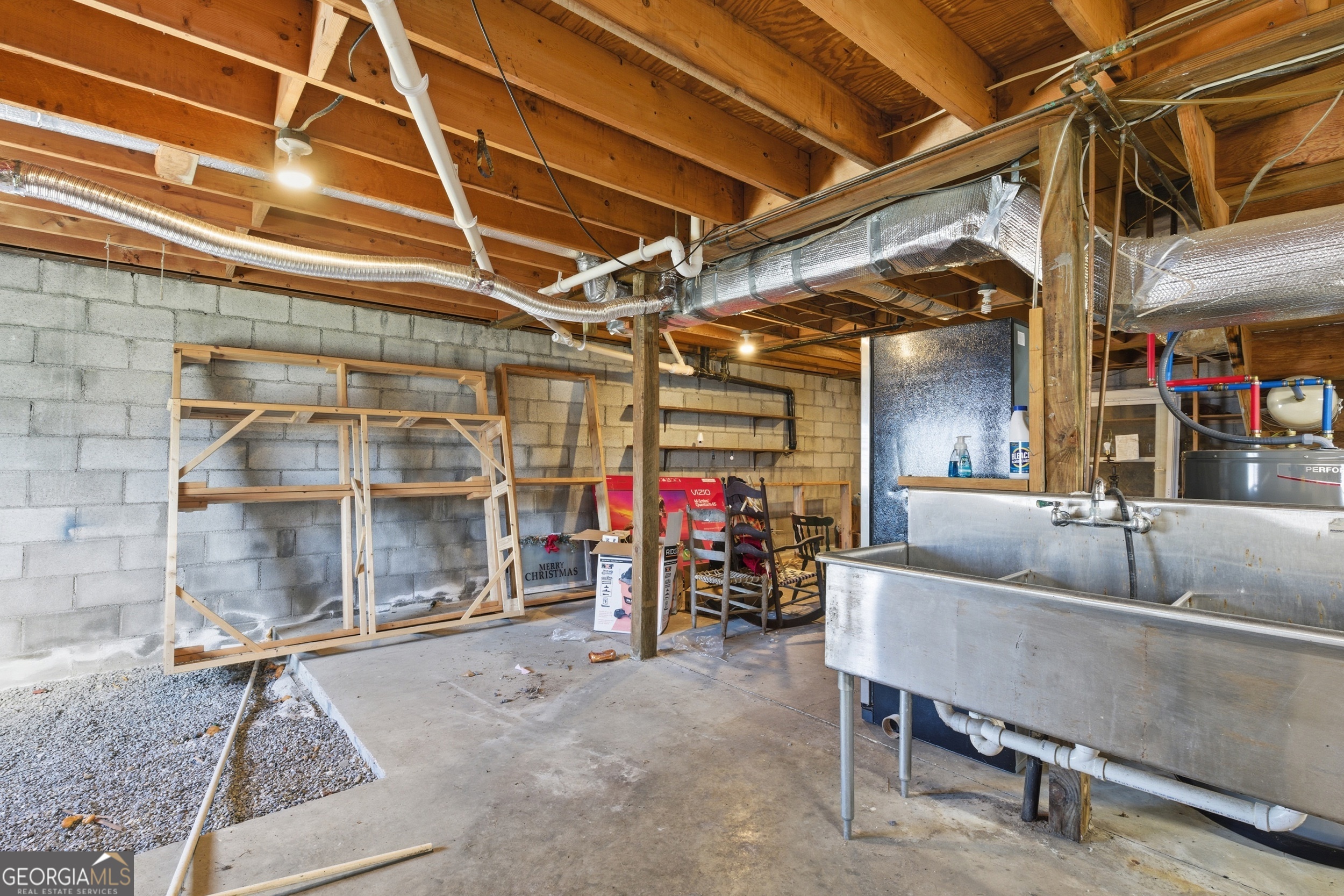 190 Legendary Lane Rabun Gap, GA 30568 - Photo 39 of 47 a living room with furniture