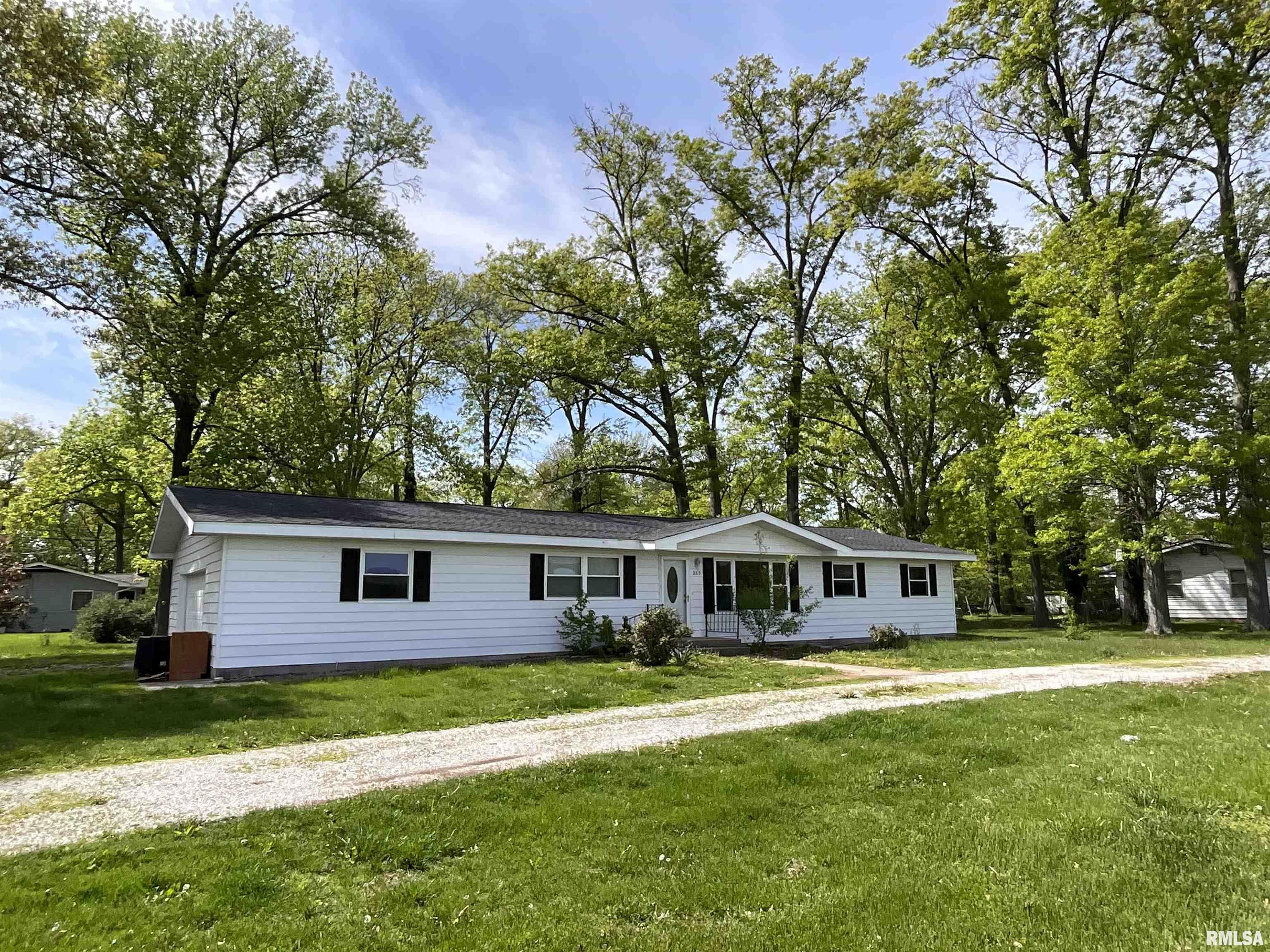 265 Edgewood Road Salem, IL 62881 - Photo 1 of 12 Gallery Image 1