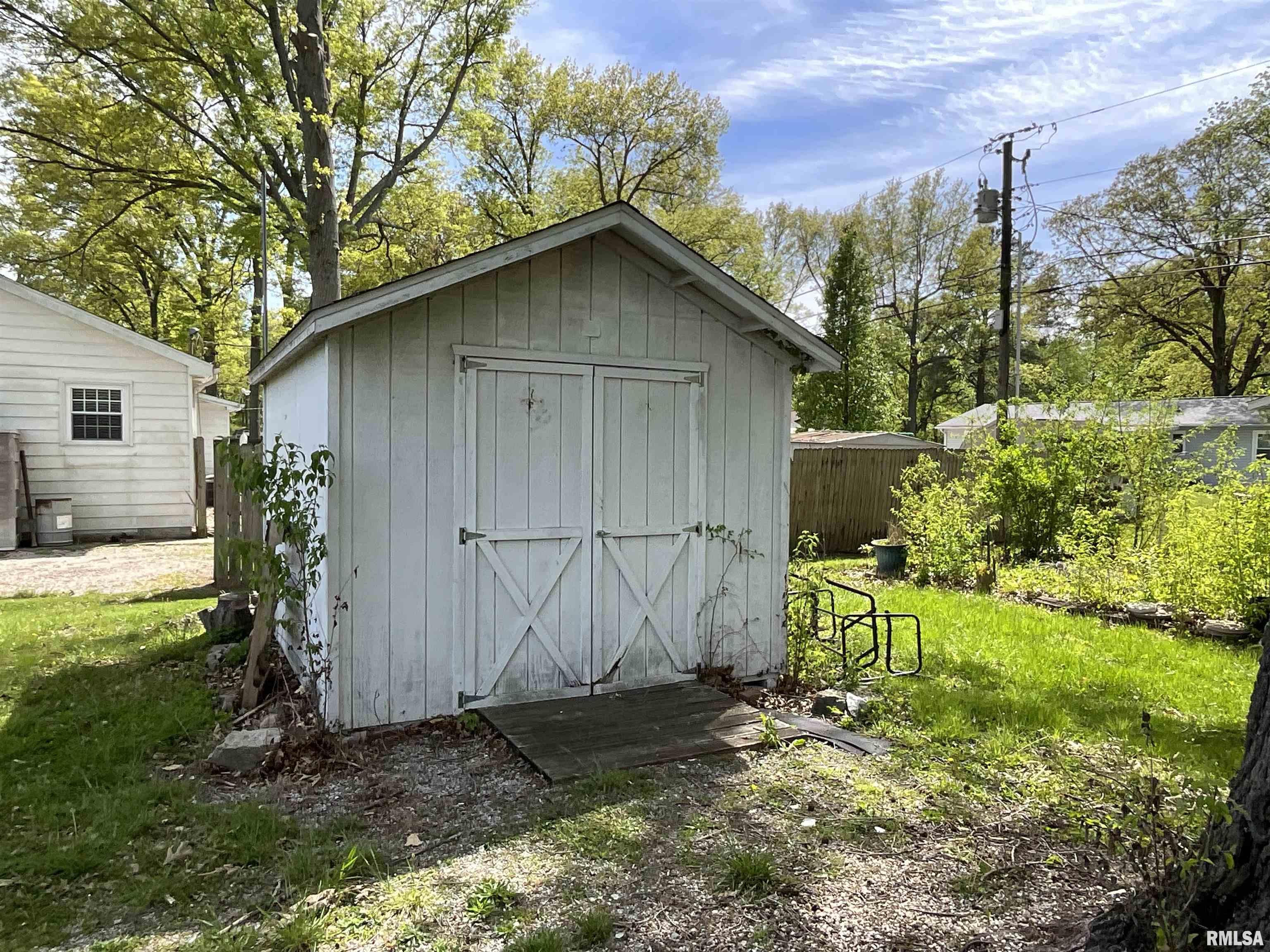 265 Edgewood Road Salem, IL 62881 - Photo 3 of 12 Gallery Image 3