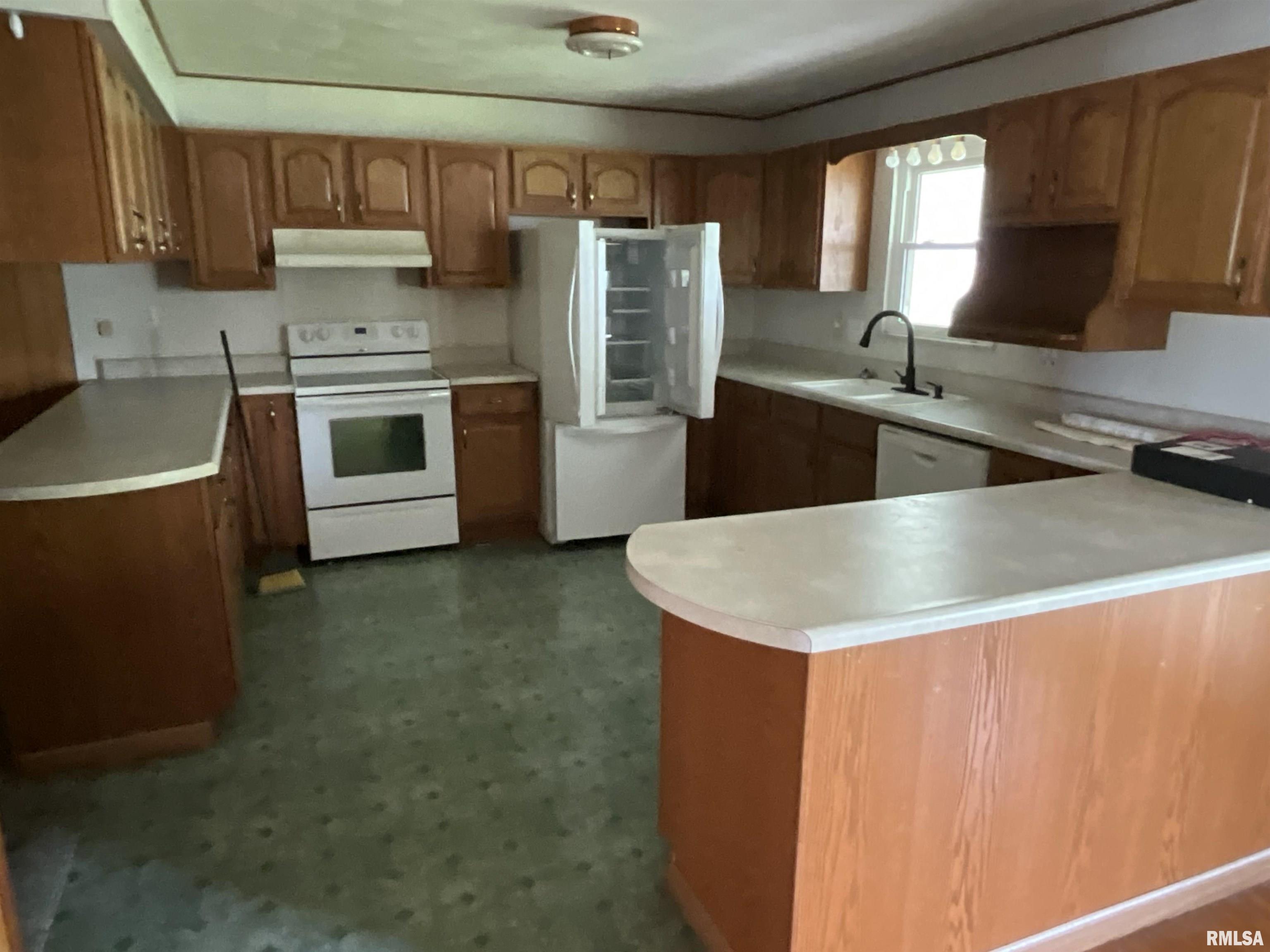 265 Edgewood Road Salem, IL 62881 - Photo 4 of 12 Gallery Image 4