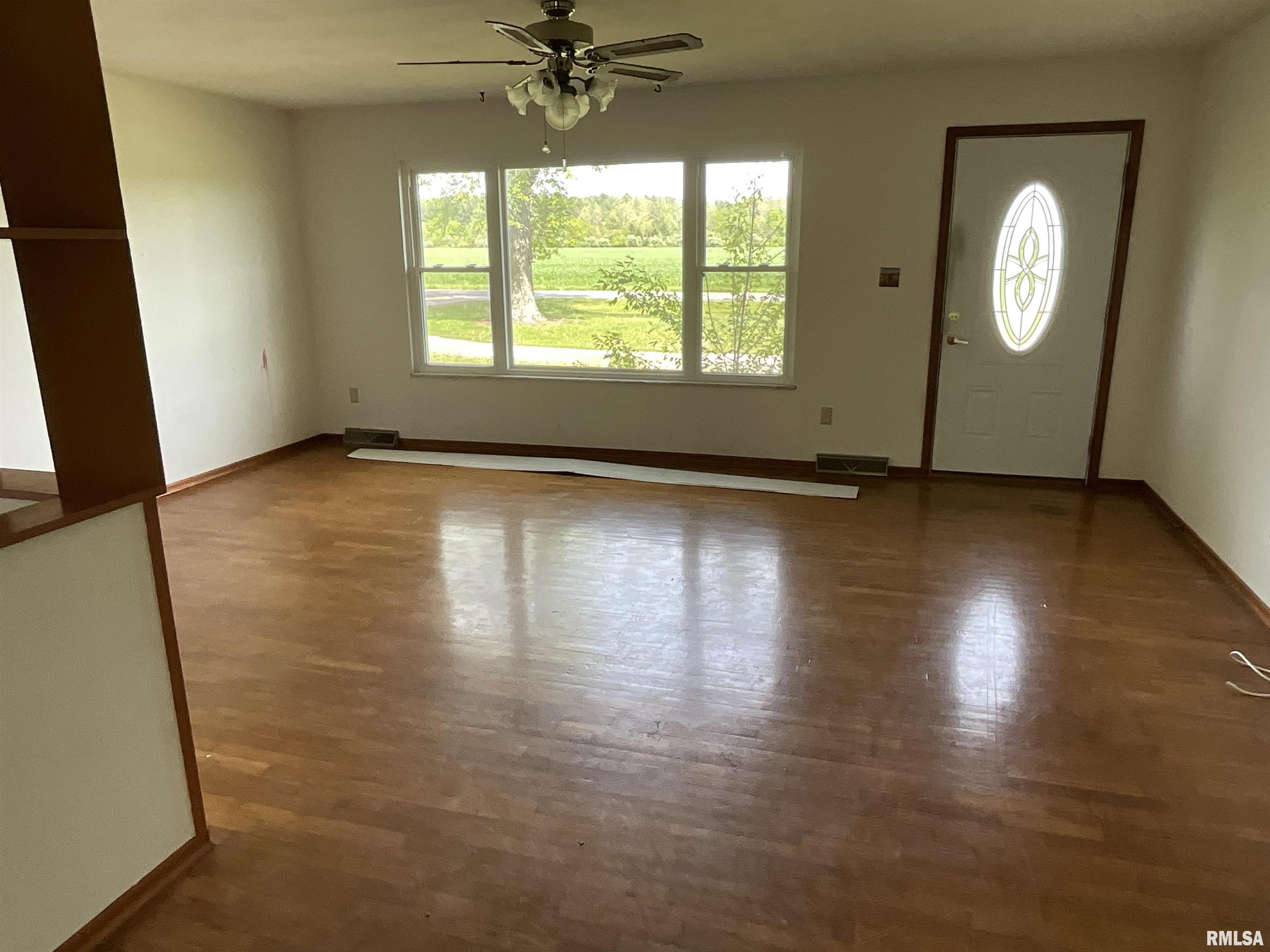 265 Edgewood Road Salem, IL 62881 - Photo 6 of 12 Gallery Image 6