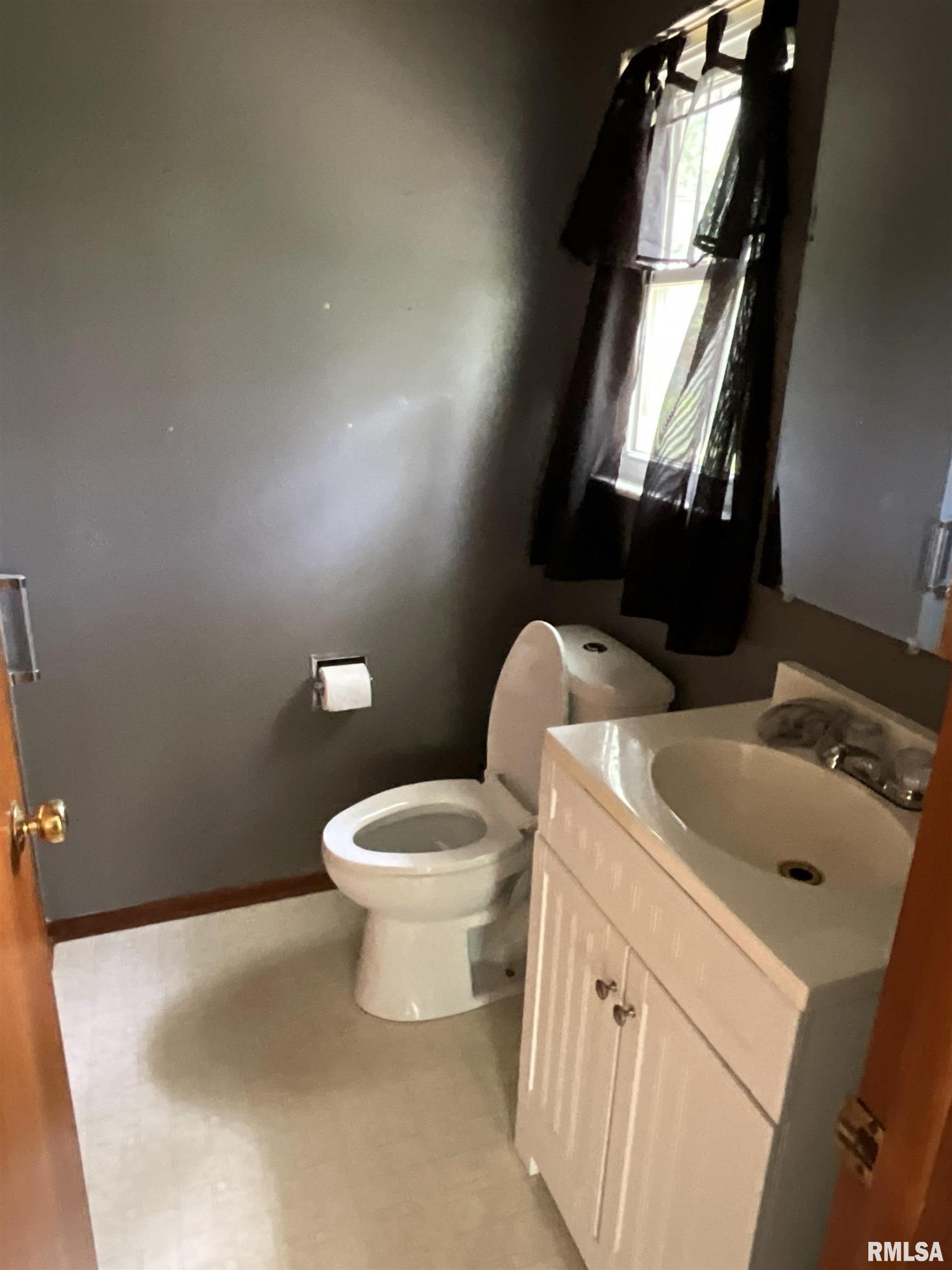 265 Edgewood Road Salem, IL 62881 - Photo 7 of 12 Gallery Image 7