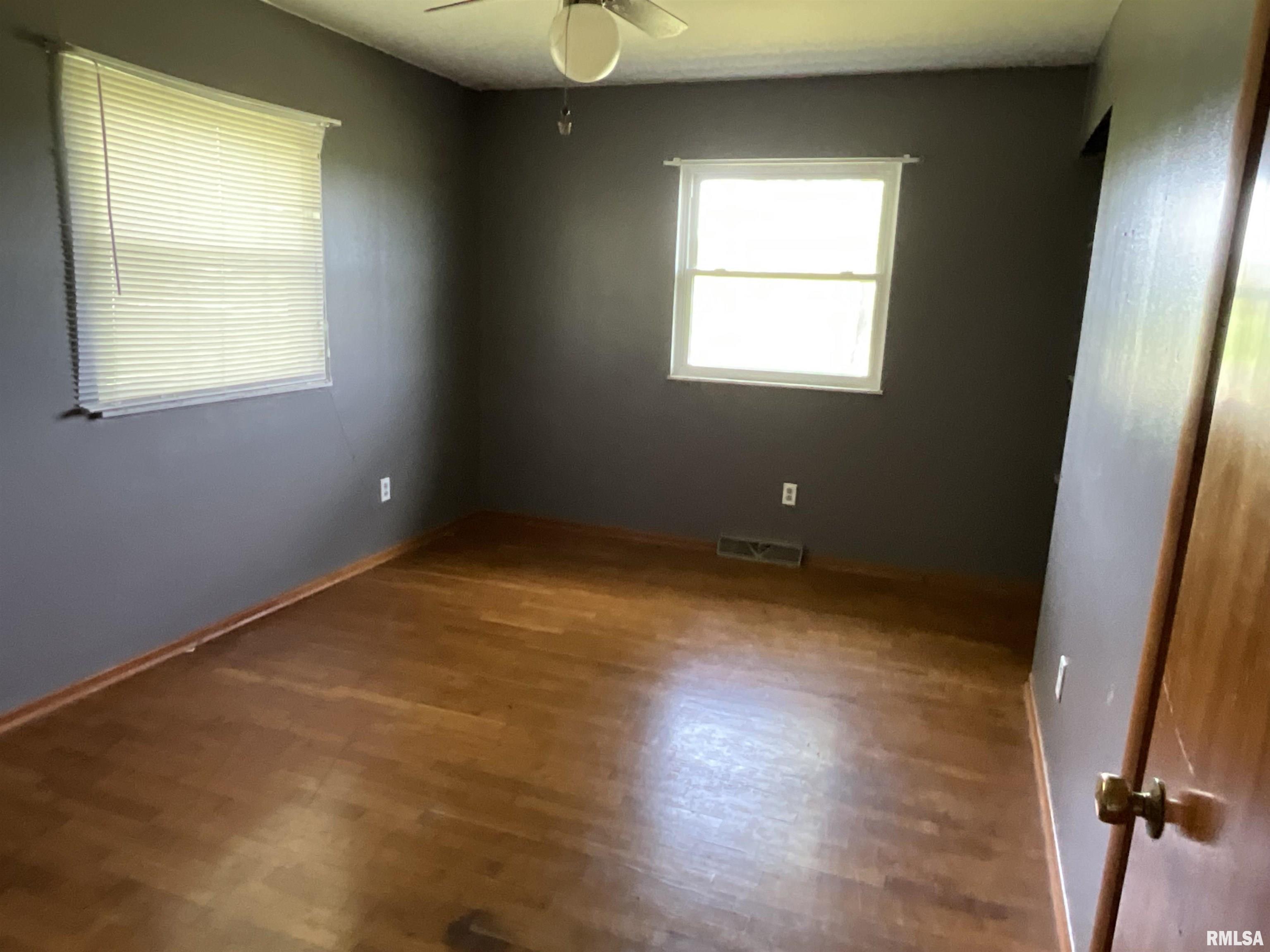 265 Edgewood Road Salem, IL 62881 - Photo 8 of 12 Gallery Image 8