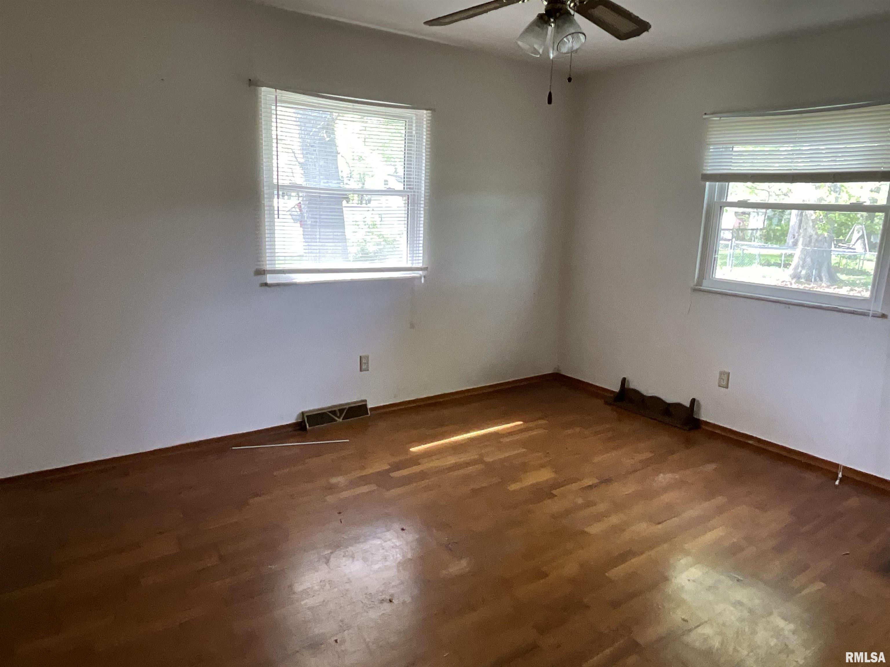 265 Edgewood Road Salem, IL 62881 - Photo 10 of 12 Gallery Image 10