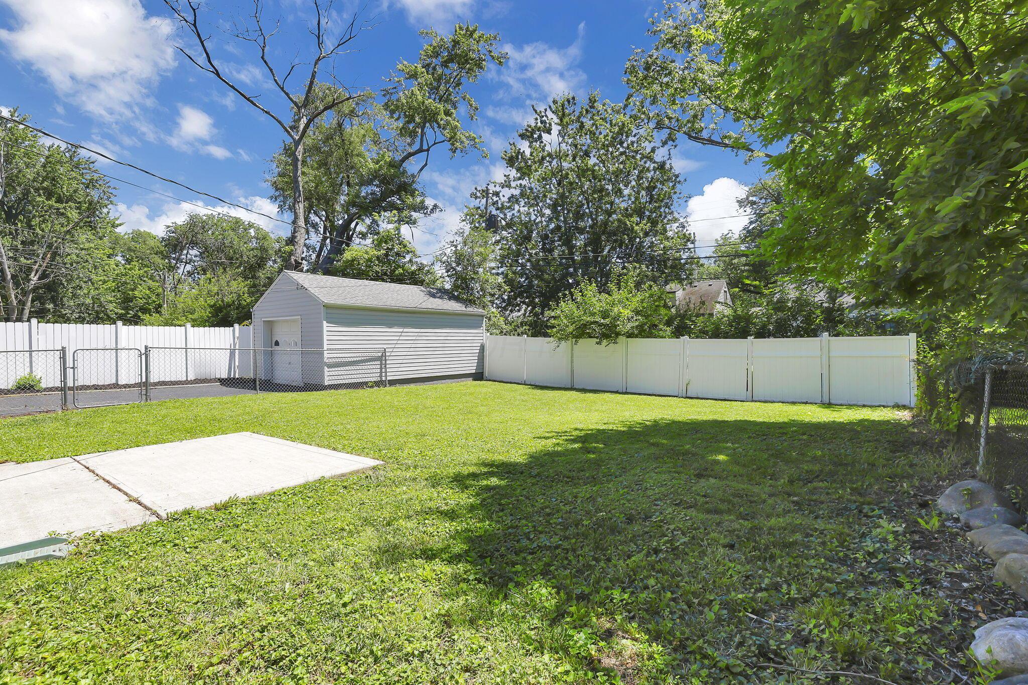 142 North Kellner Road Columbus, OH 43209 - Photo 49 of 62 Yard