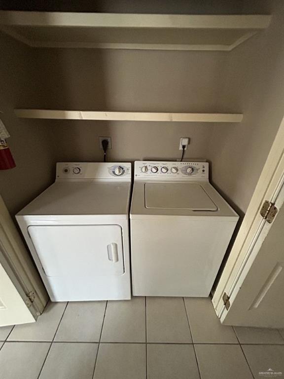 809 West Bronze Drive, Unit 1 Pharr, TX 78577 - Photo 11 of 13 a utility room with dryer and washer
