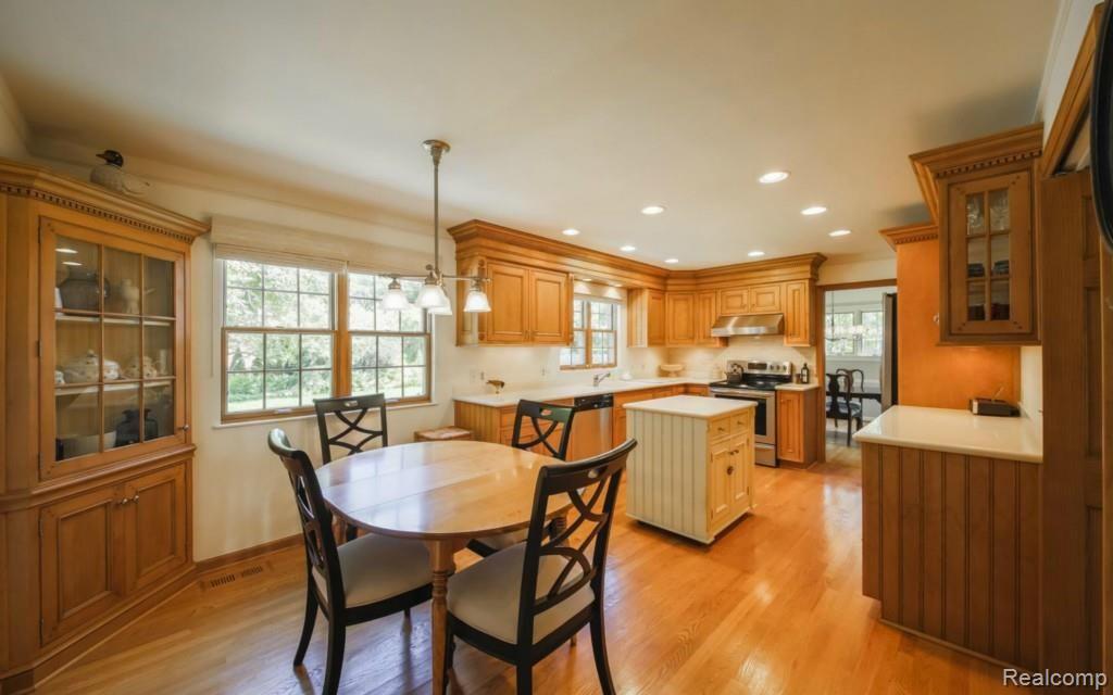 636 Cook Road Grosse Pointe Woods, MI 48236 - Photo 5 of 33