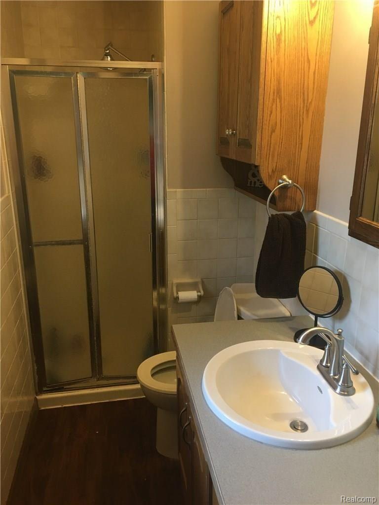 1704 East Linwood Road Linwood, MI 48634 - Photo 33 of 41 Master bath