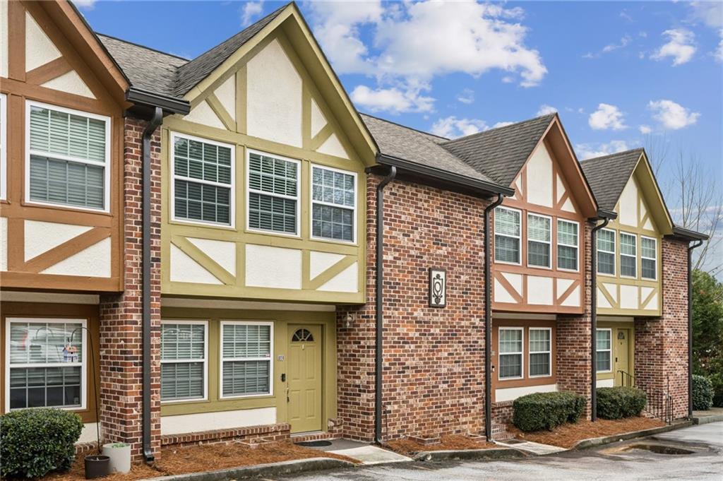 2825 Northeast Expressway, Unit O2 Atlanta, GA 30345 - Photo 5 of 27 a front view of a residential houses with yard