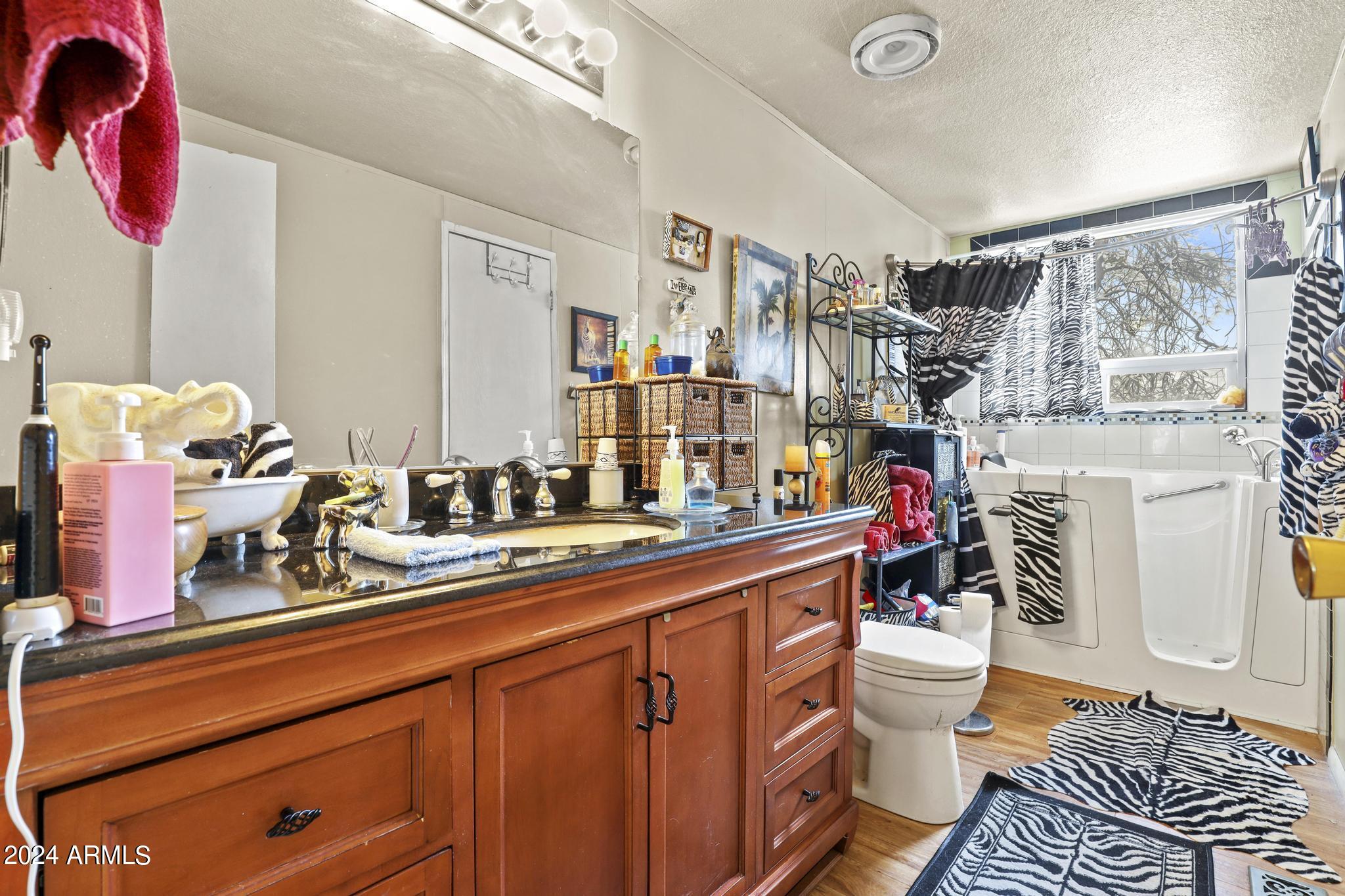 308 East Cherry Street Payson, AZ 85541 - Photo 12 of 22 a very nice looking room with a couch