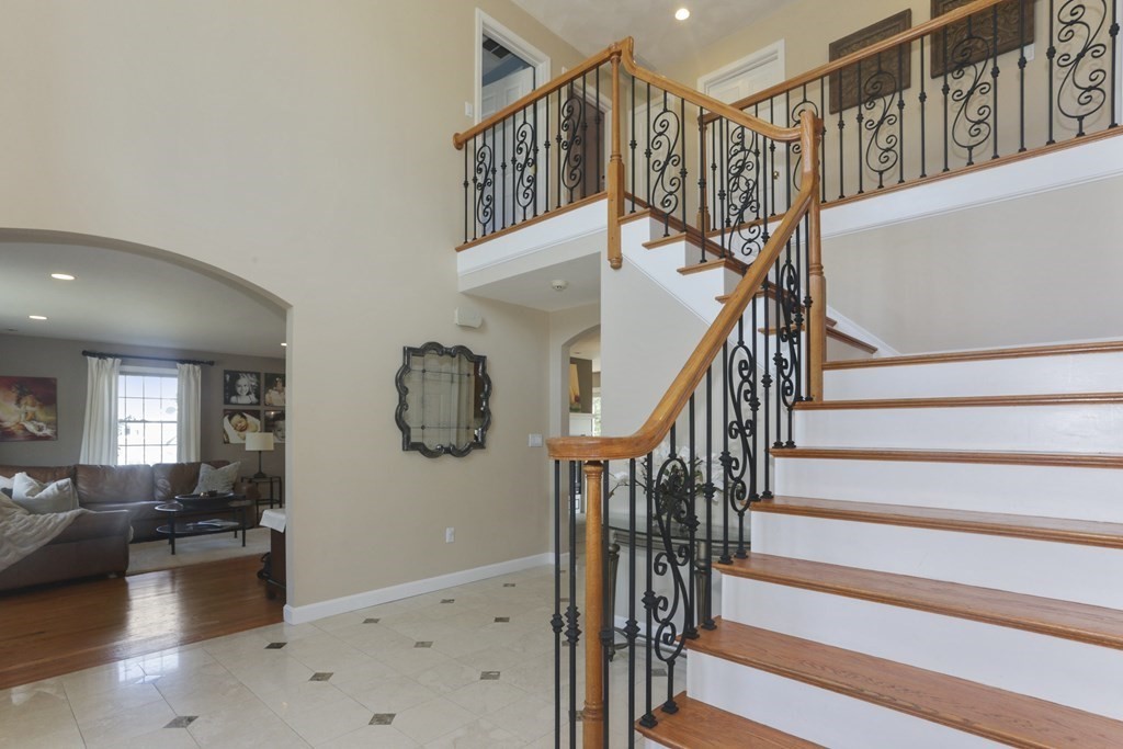 5 North Ridge Circle Lynn, MA 01904 - Photo 8 of 42 Gallery Image 8