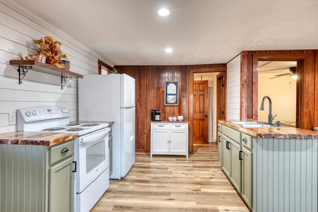 408 Smith Road Brasstown, NC 28902 - Photo 12 of 38