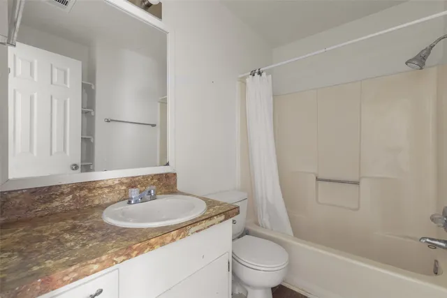 $1,300 | 217 Lazy Lane, Unit B, Conroe, TX 77301