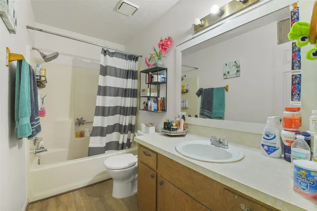 $1,300 | 217 Lazy Lane, Unit B, Conroe, TX 77301