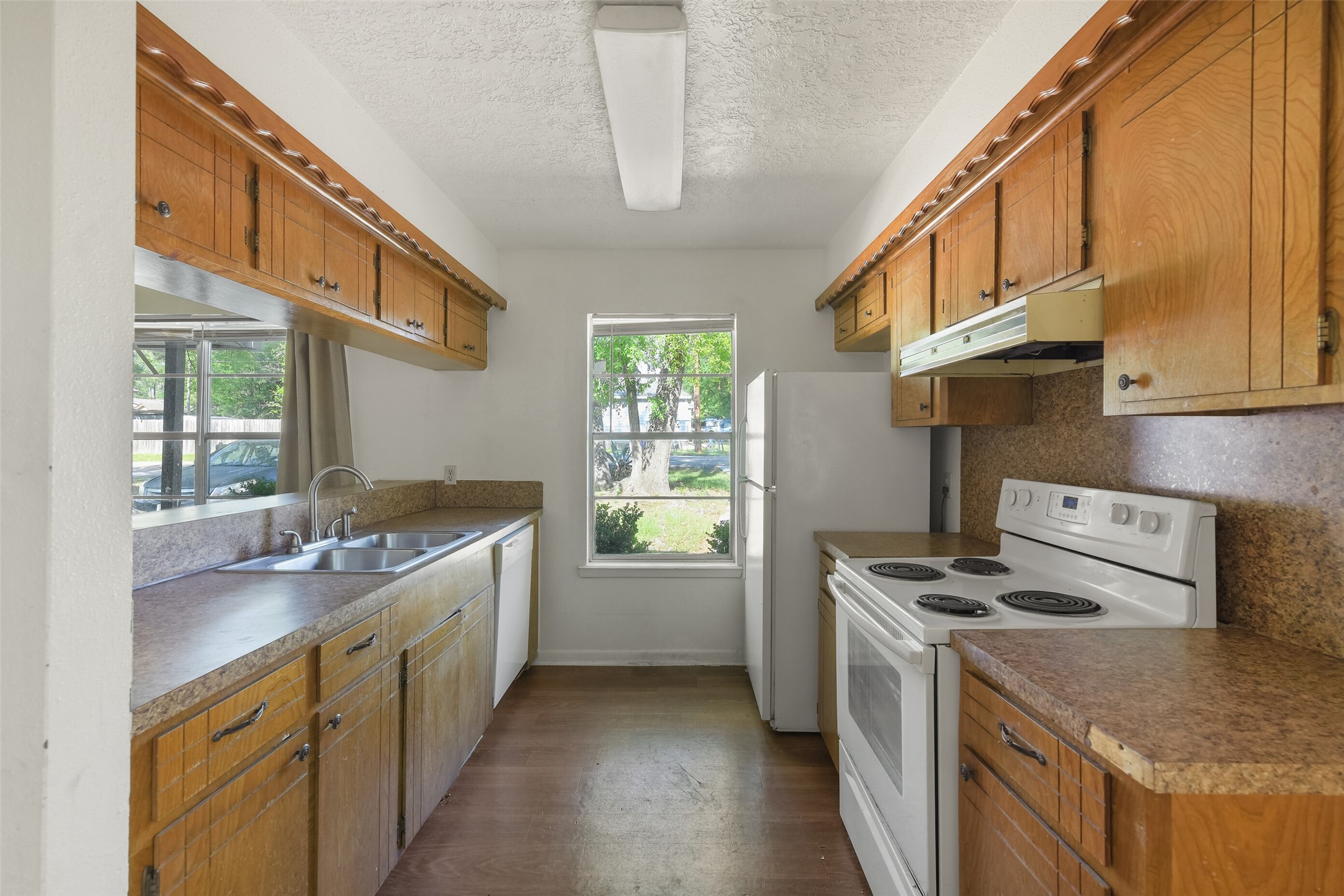 217 Lazy Lane, Unit B Conroe, TX 77301 - Photo 4 of 27 a kitchen that has a sink and a stove