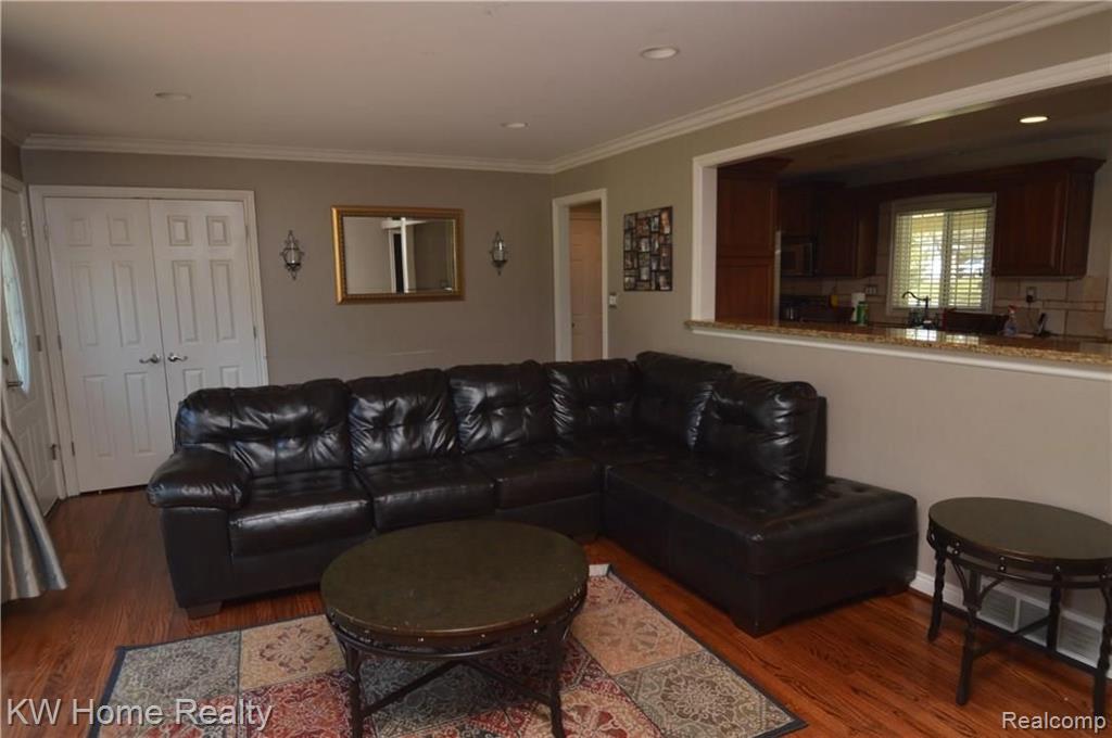 28163 Peppermill Road Farmington Hills, MI 48331 - Photo 8 of 31