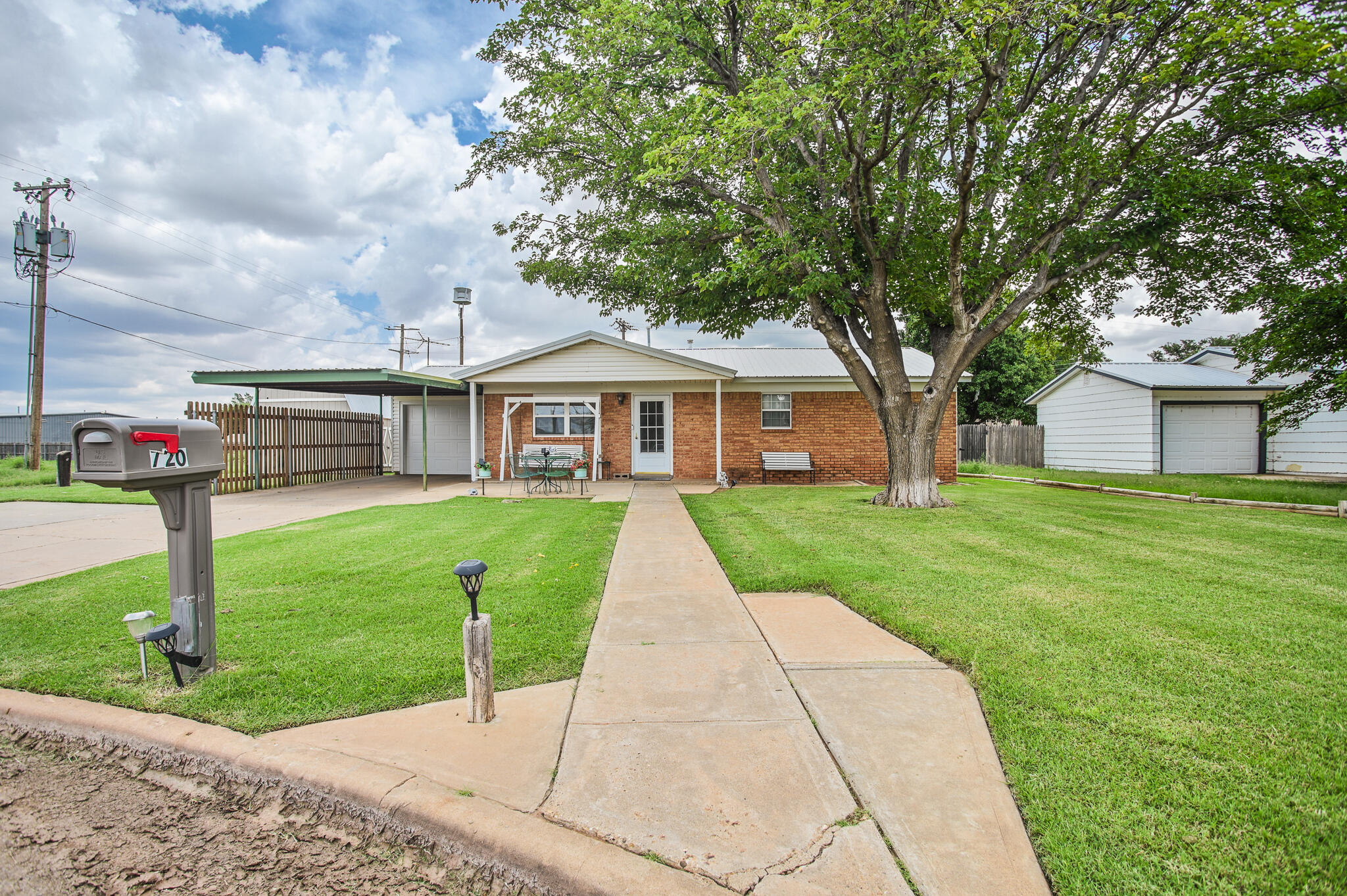 a front view of house with yard