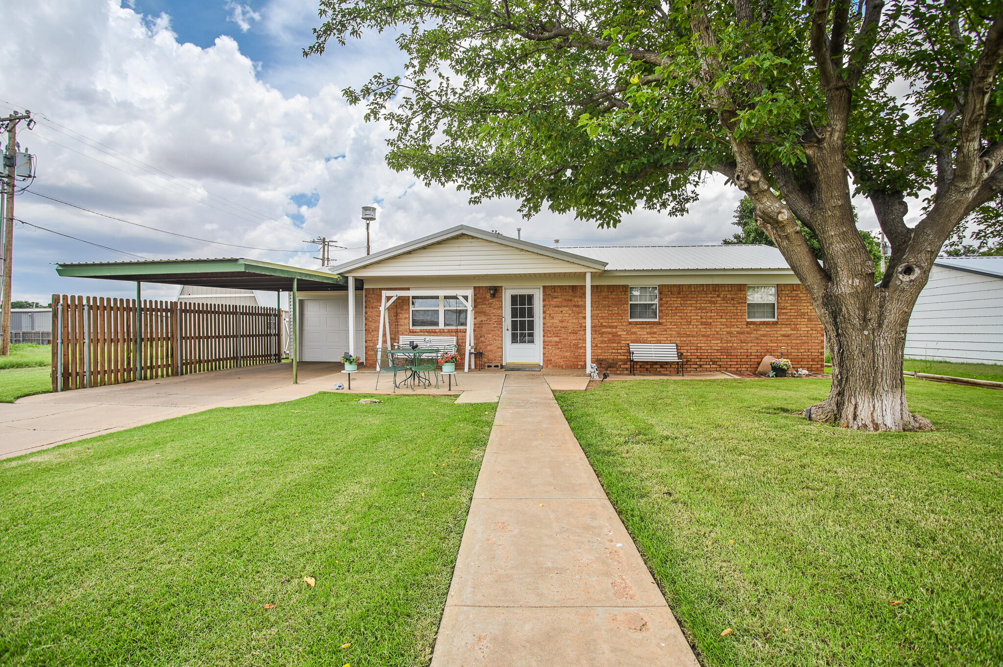 720 South 23rd Street Slaton, TX 79364 - Photo 2 of 46 a front view of a house with a garden